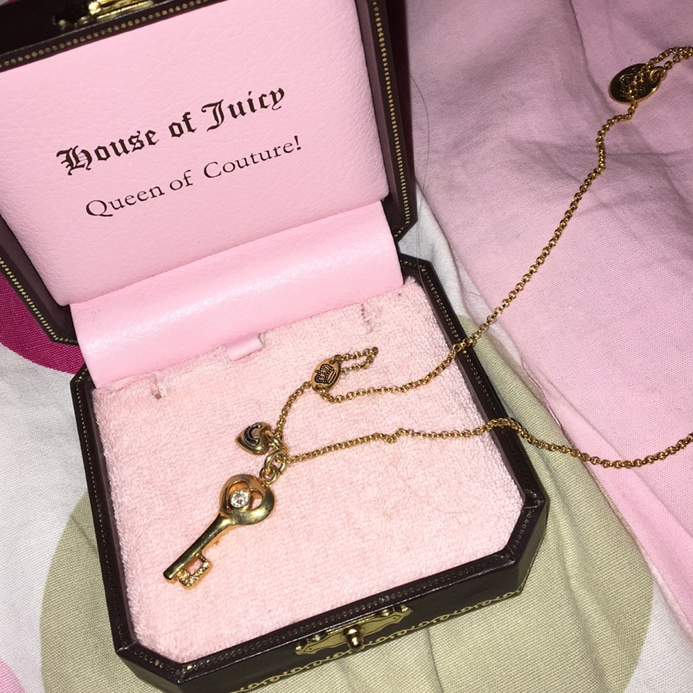 Juicy couture key necklace